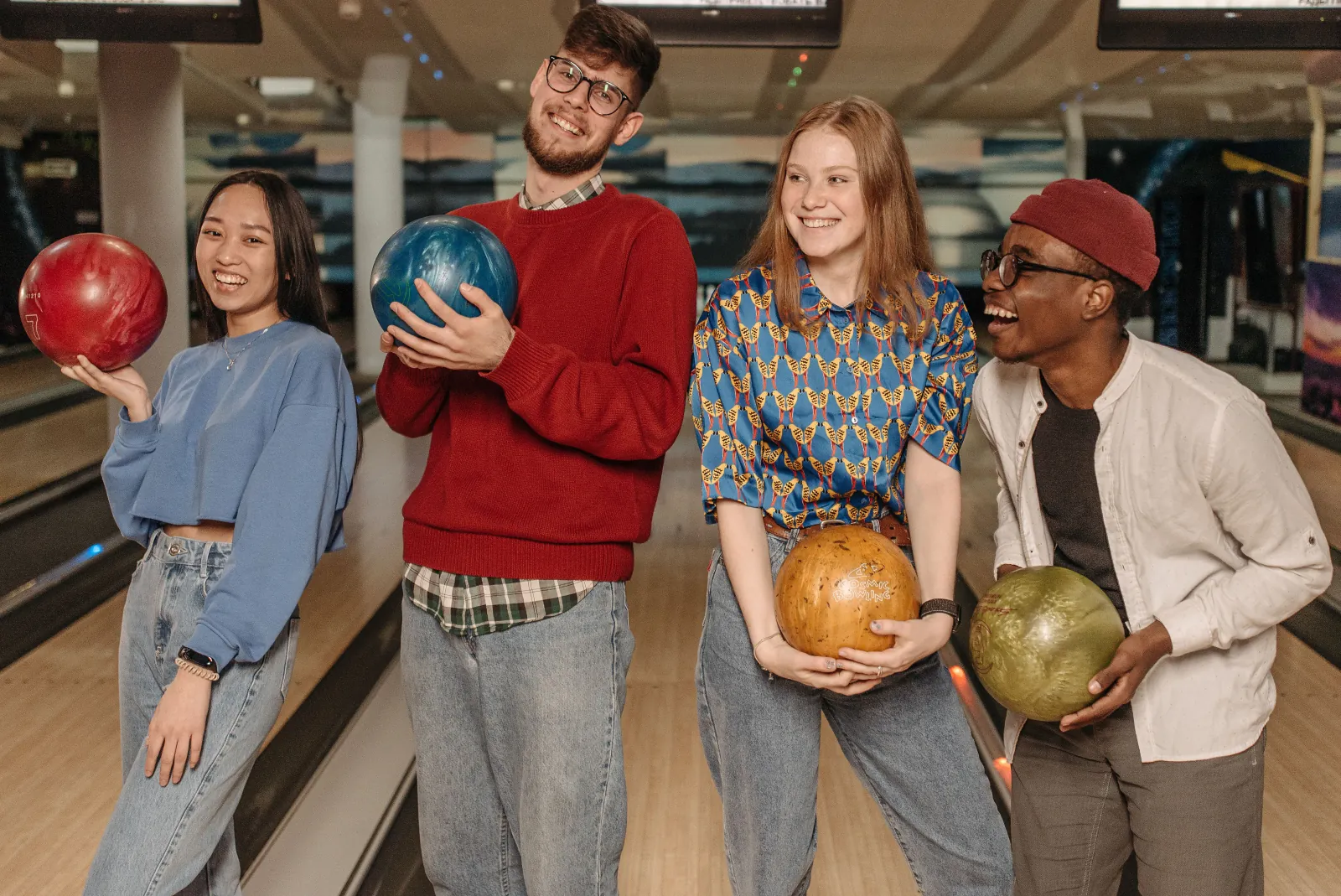 Photo Booth Software for Family Entertainment Centers 3 Four friends holding bowling balls on the lanes at a bowling center