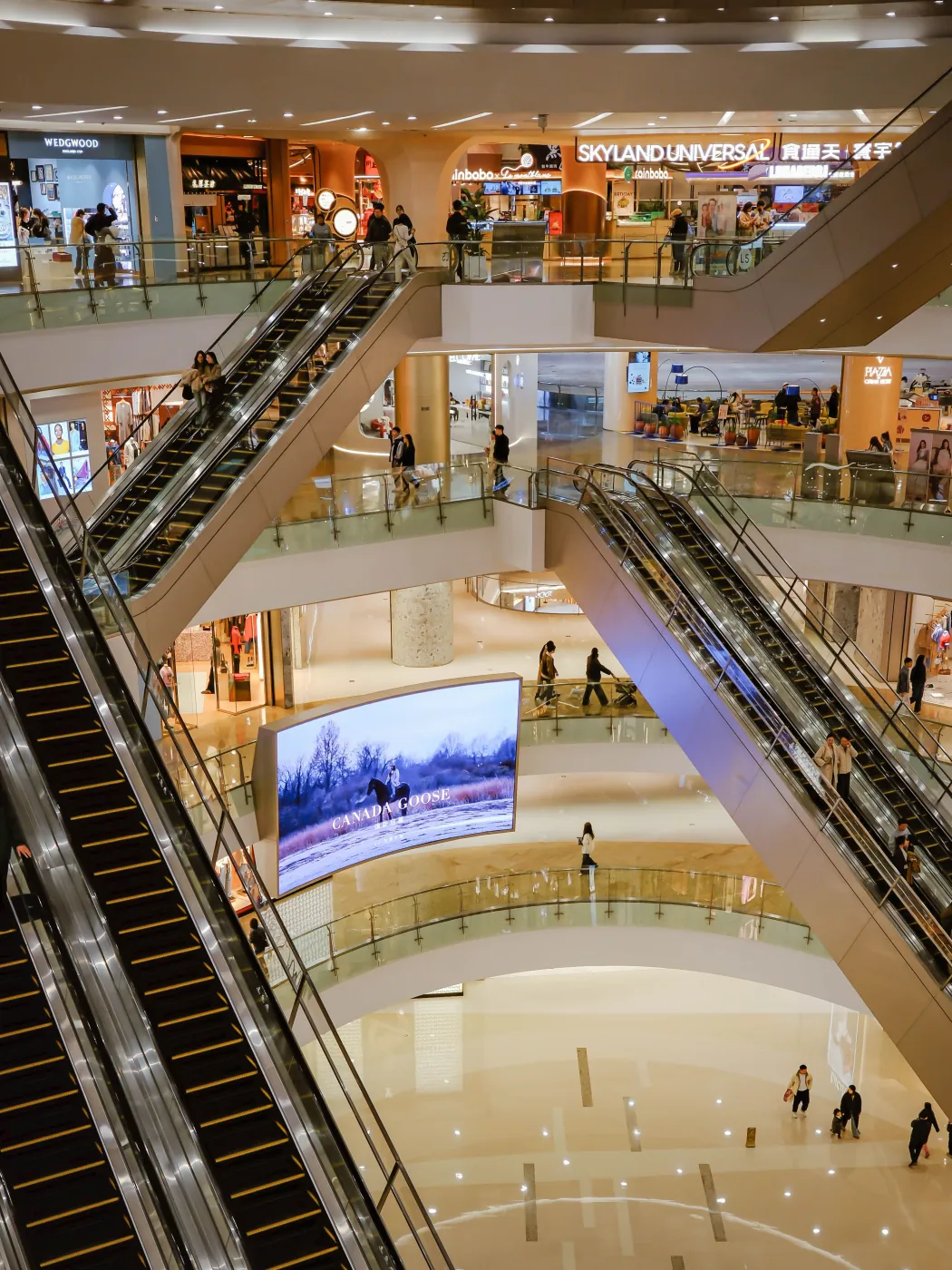 Photo Booth Software for Malls and Shopping Centers 2 Shoppers riding criss-crossing escalators in a bright multi-level shopping mall